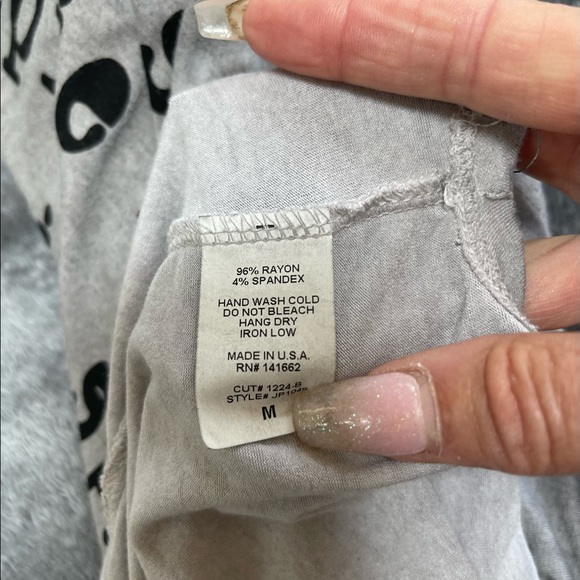 SOLD M sleevelessT w/slip-stitch decoration on armhole & gypsy/hippie words - Picture 4 of 6